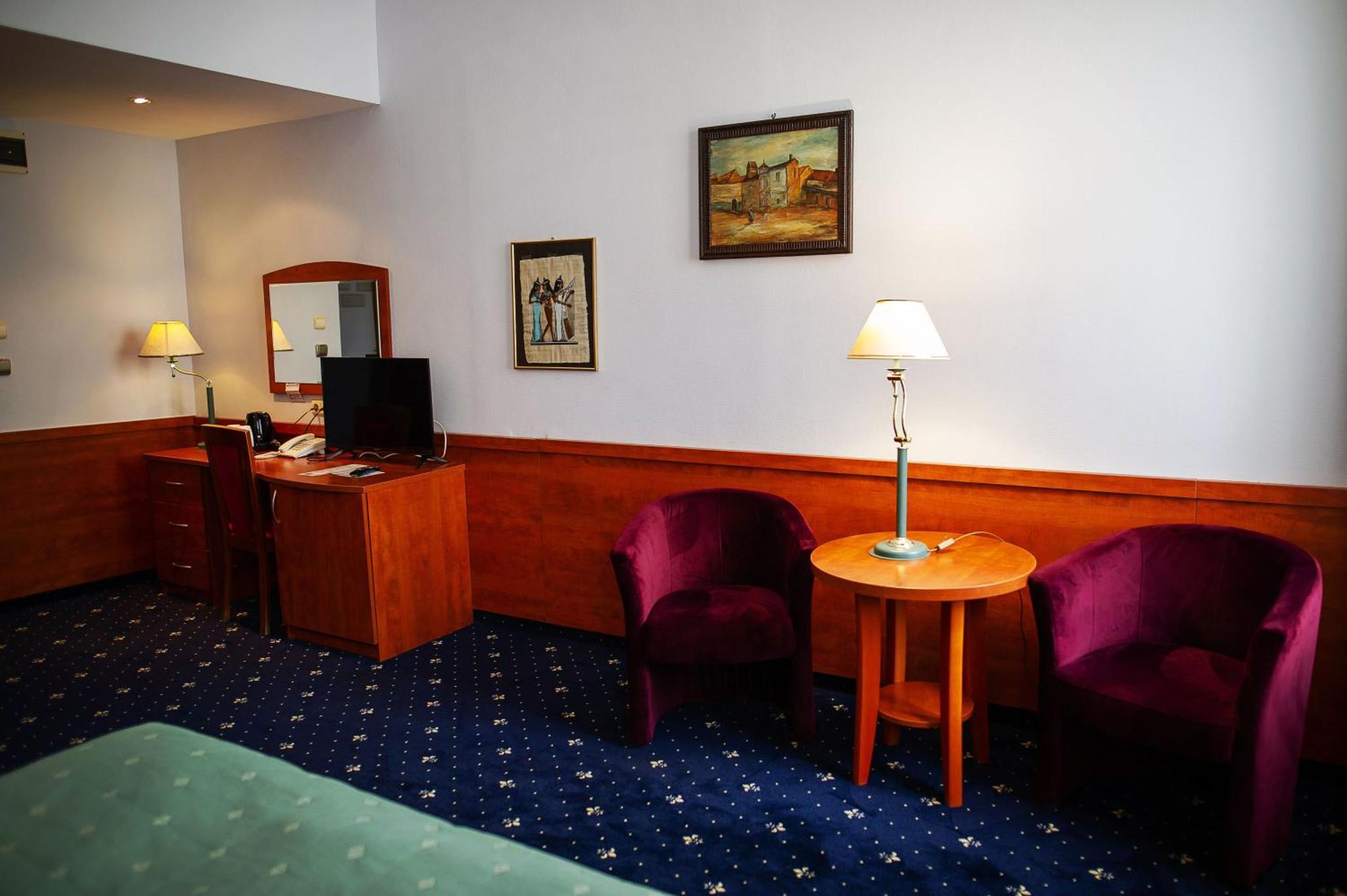 Pietrak Hotel Gniezno Eksteriør bilde