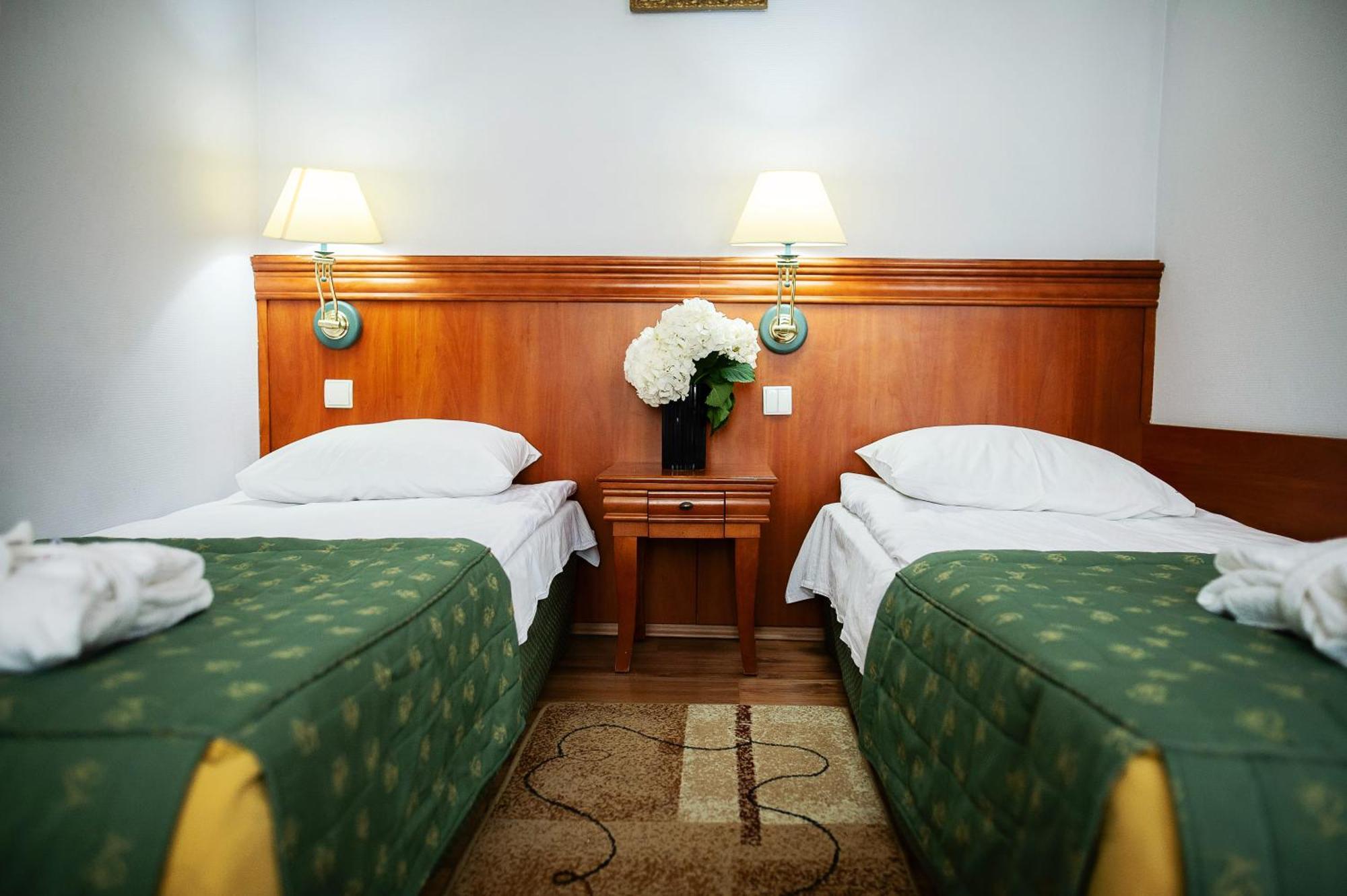 Pietrak Hotel Gniezno Eksteriør bilde