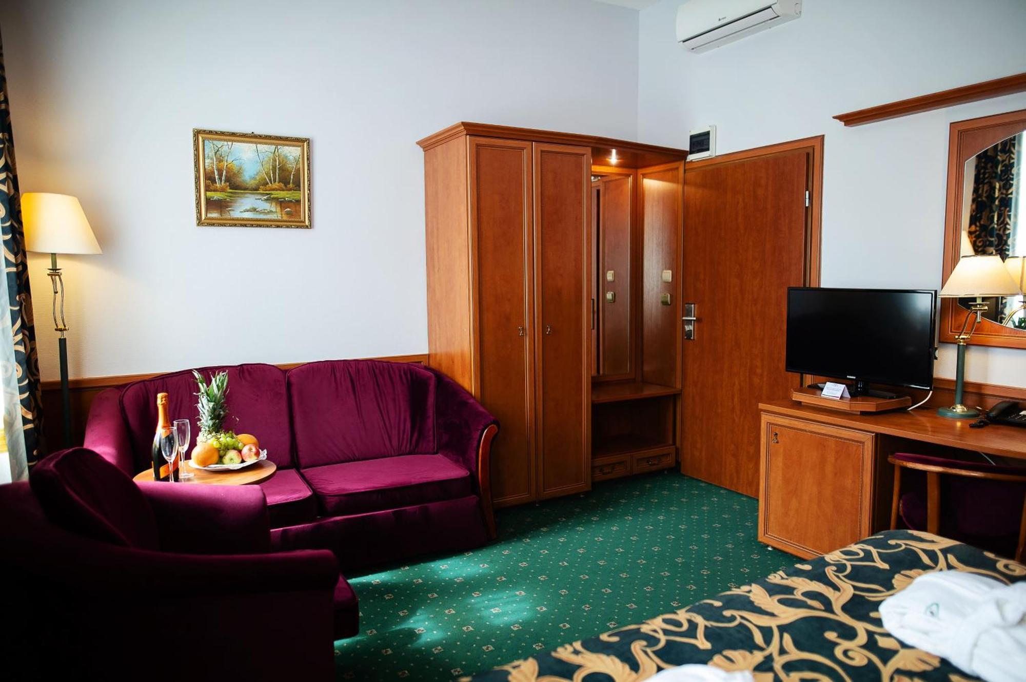Pietrak Hotel Gniezno Eksteriør bilde