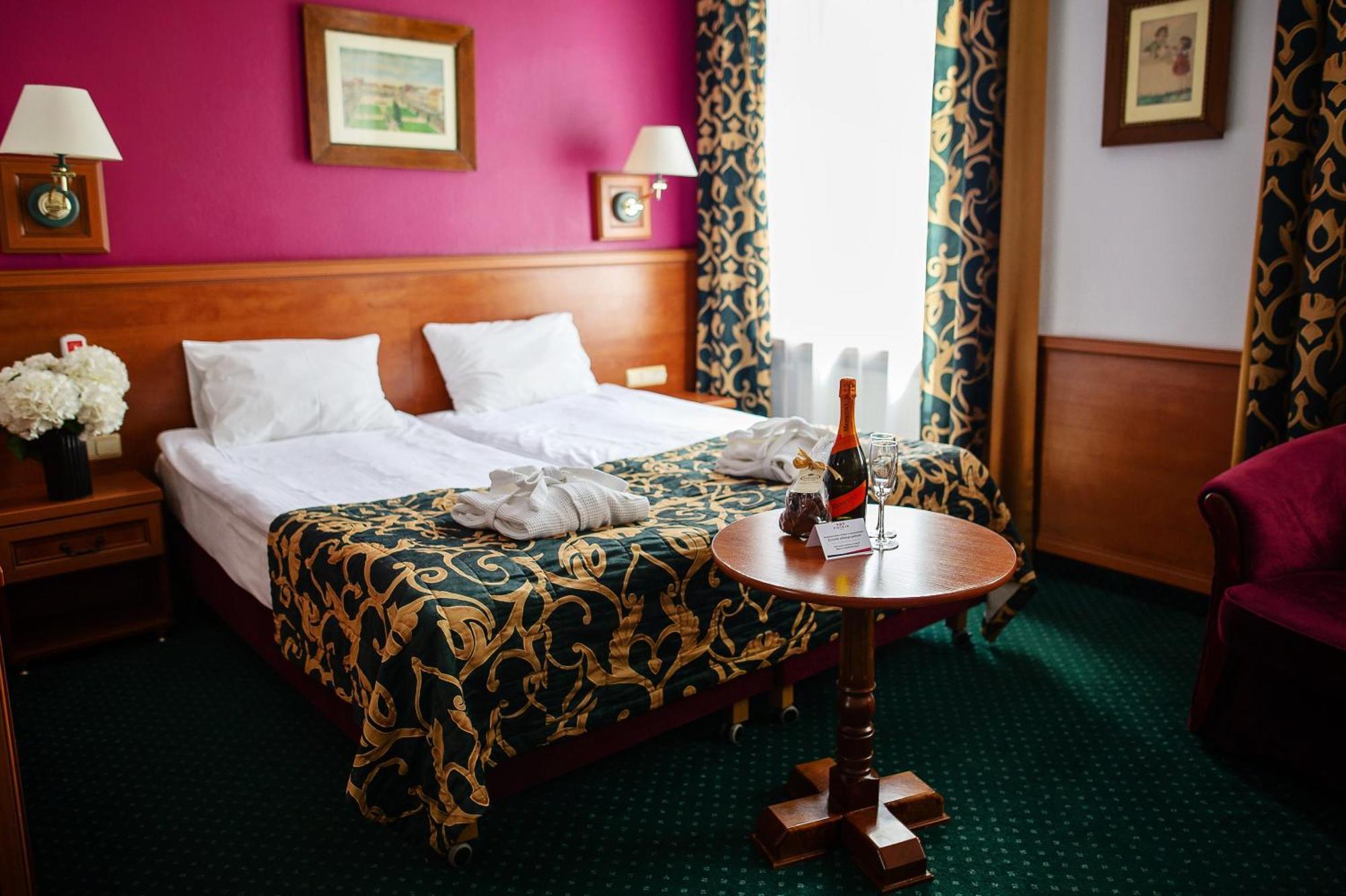 Pietrak Hotel Gniezno Eksteriør bilde