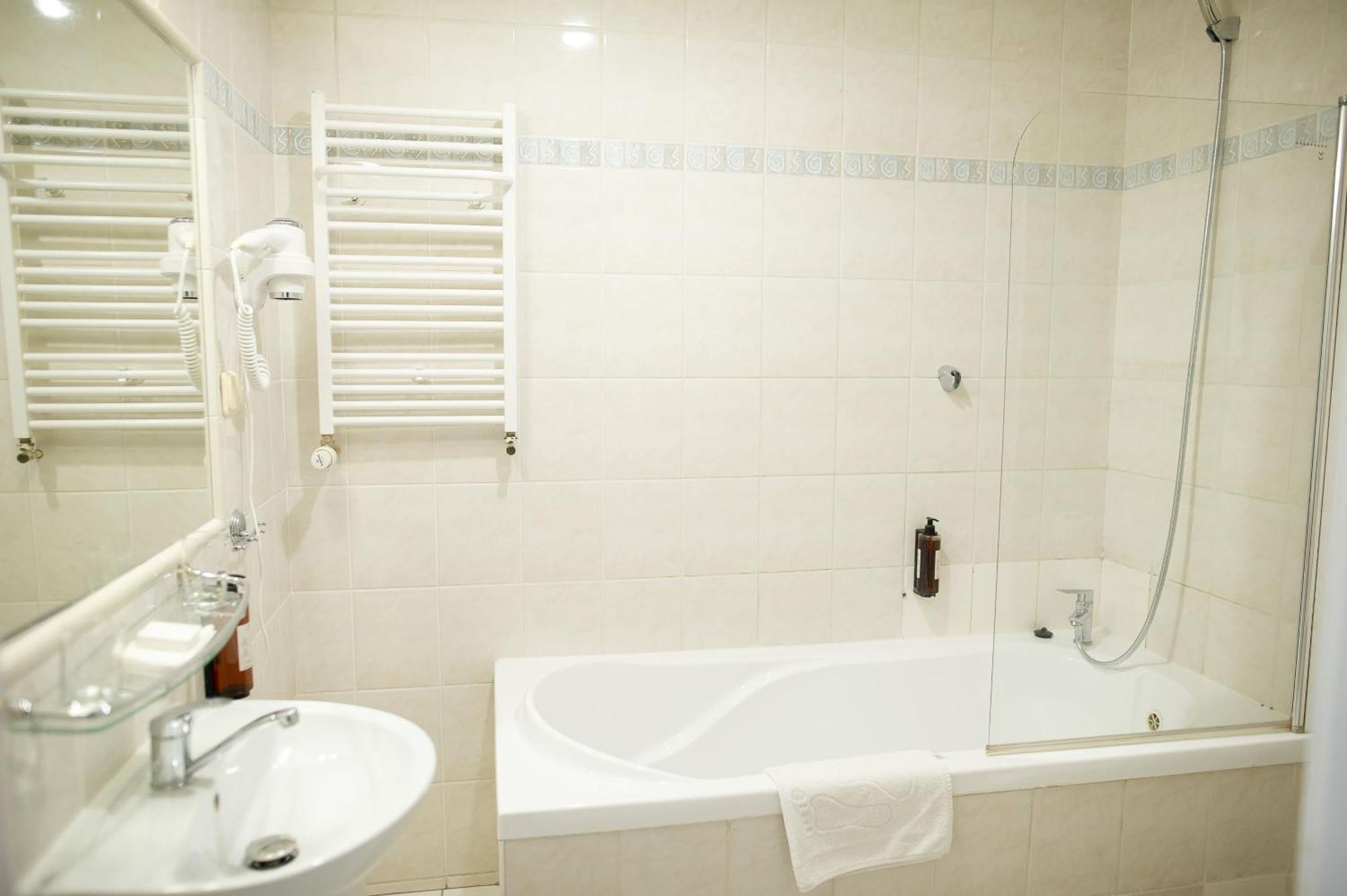 Pietrak Hotel Gniezno Eksteriør bilde