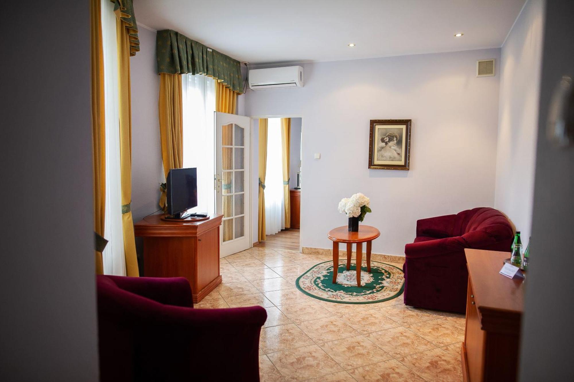 Pietrak Hotel Gniezno Eksteriør bilde