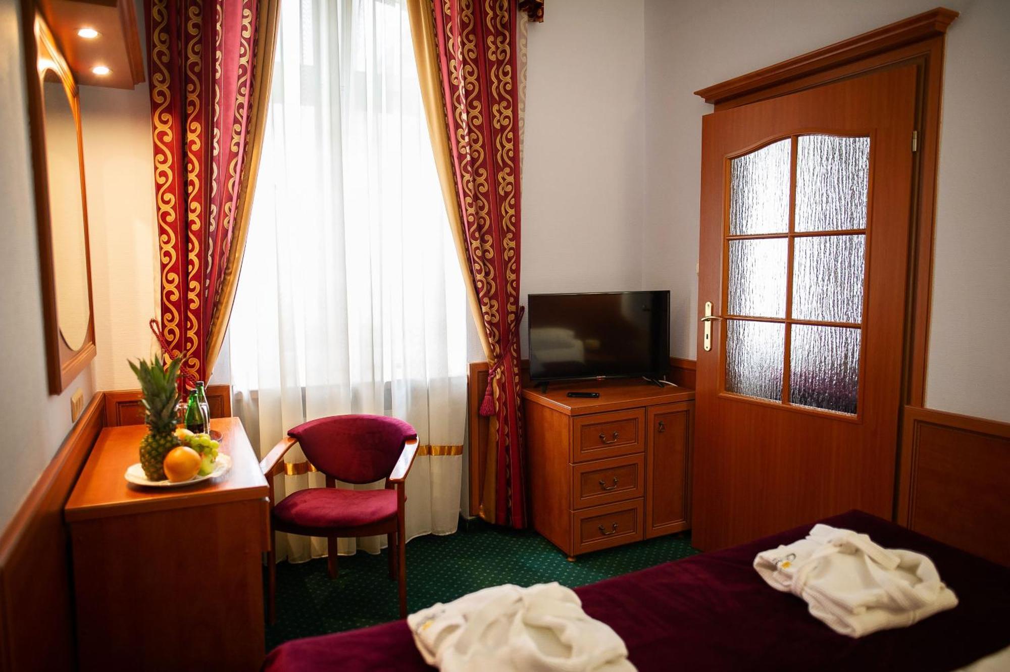 Pietrak Hotel Gniezno Eksteriør bilde