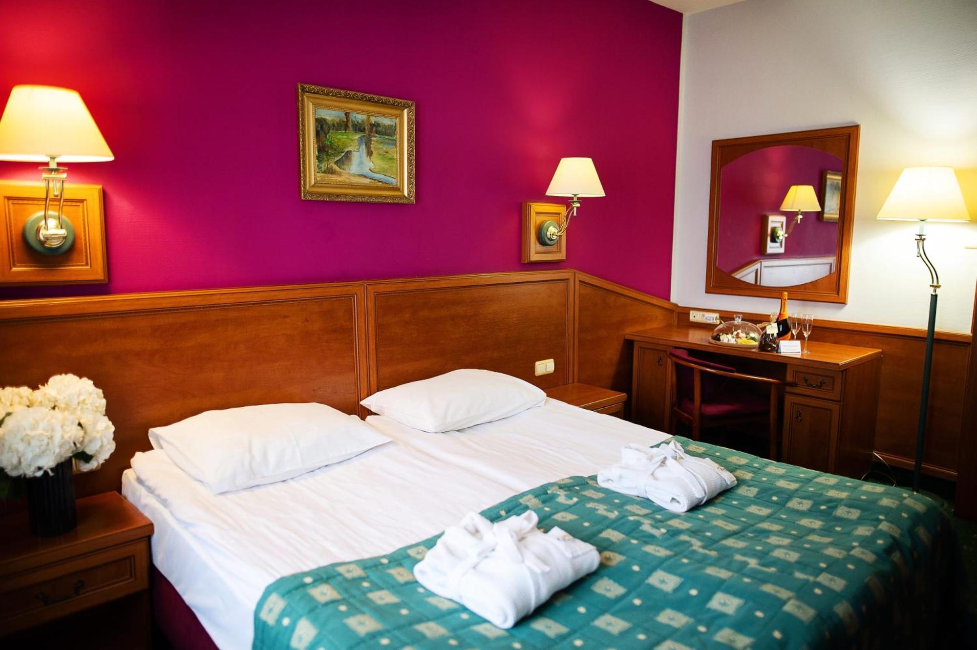 Pietrak Hotel Gniezno Eksteriør bilde