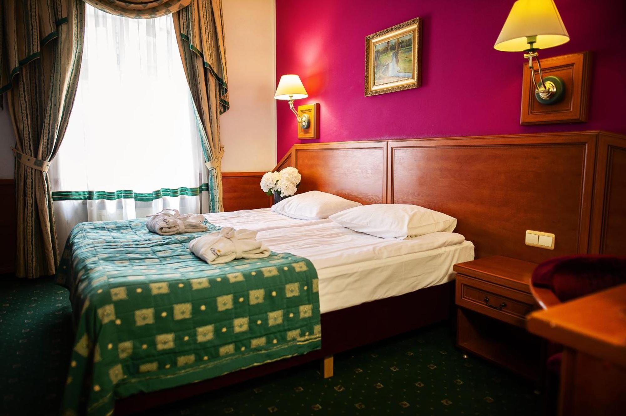 Pietrak Hotel Gniezno Eksteriør bilde