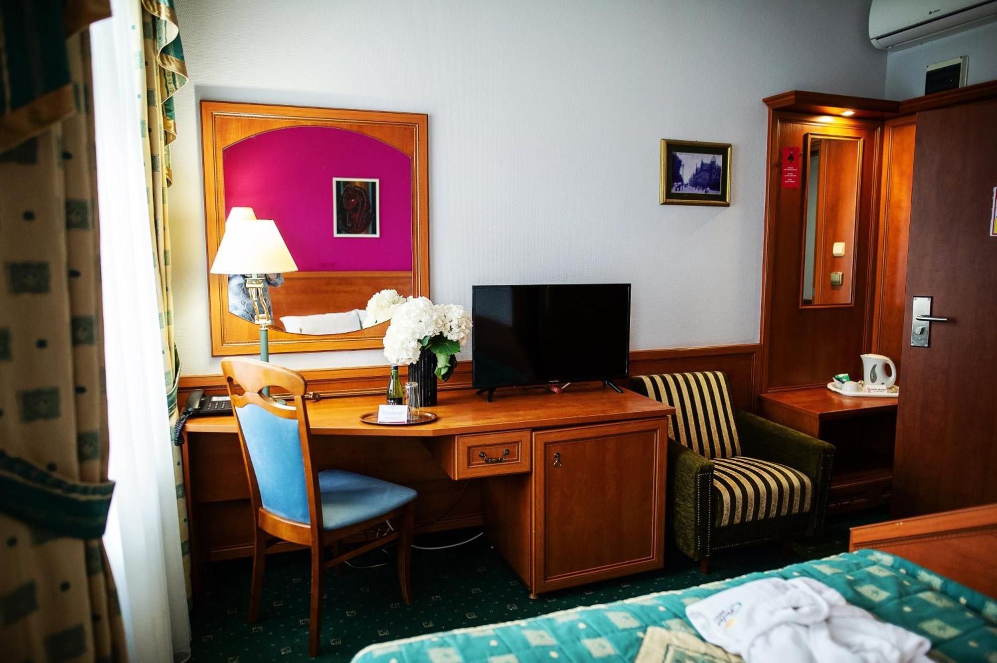 Pietrak Hotel Gniezno Eksteriør bilde