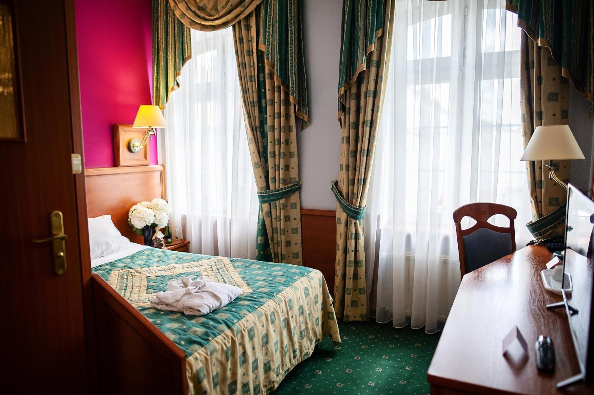 Pietrak Hotel Gniezno Eksteriør bilde