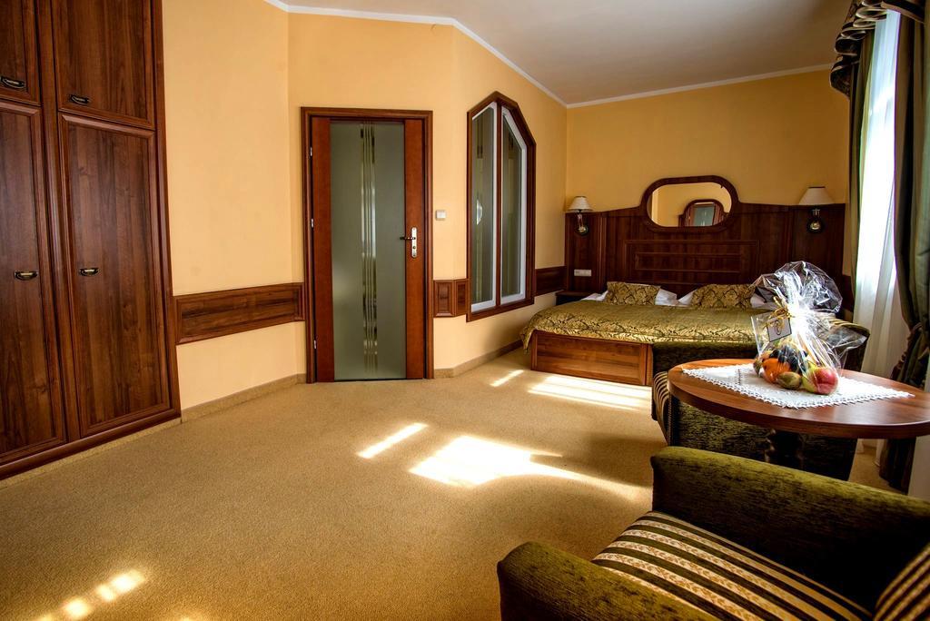 Pietrak Hotel Gniezno Eksteriør bilde