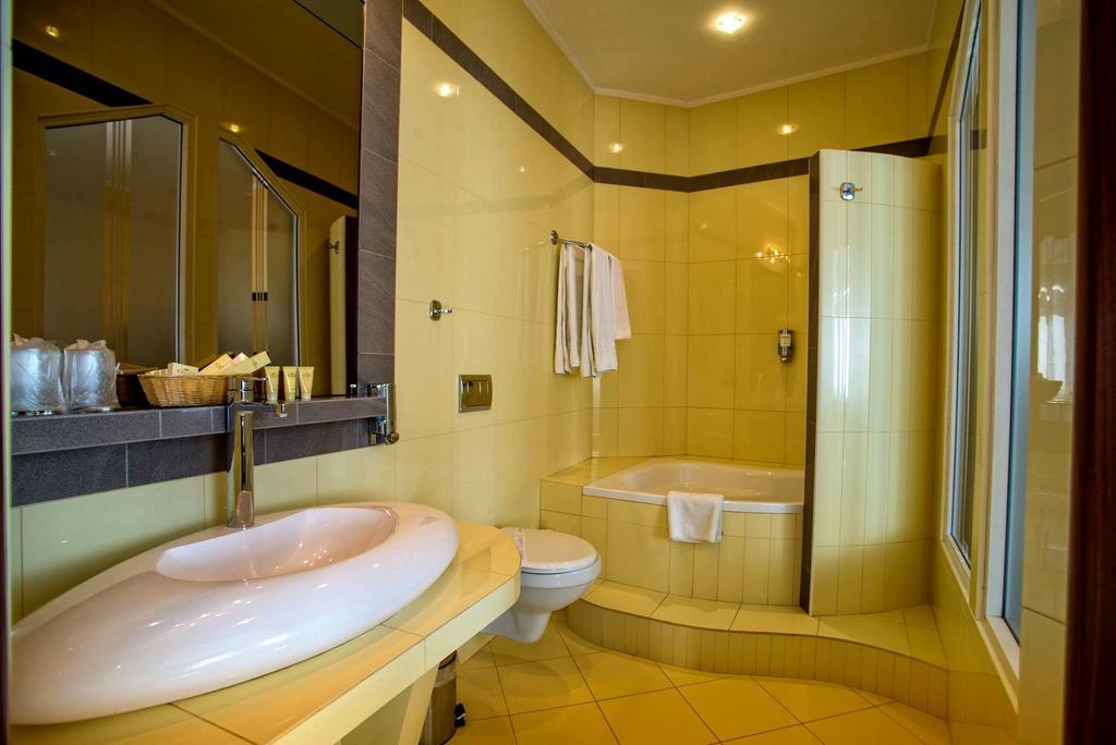 Pietrak Hotel Gniezno Eksteriør bilde